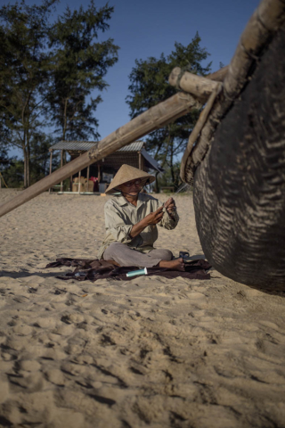 Fisherman Repairing Nets Phu Tuan Beach Hue Vietnam